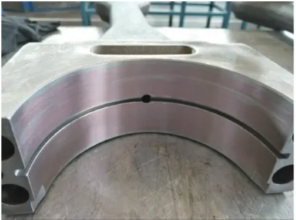 The oil groove and oil hole structure of the connecting rod shaft